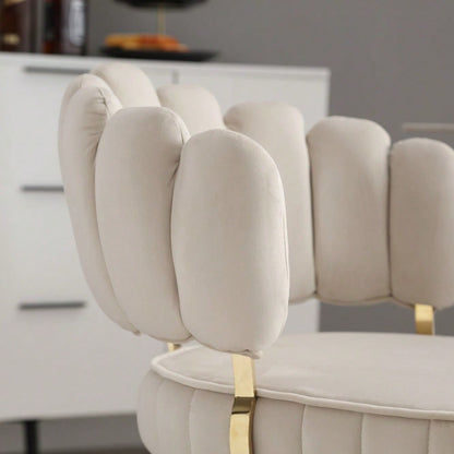 Moderner Samt Wohnzimmersessel, bequemer Stuhl für Esszimmer, Wohnzimmer, Schlafzimmer und Büro, mit bequemer Blüten-Rückenlehne und abgerundeten Armlehnen, Metall-Stuhlbeine. (lvory,Satz von 2)