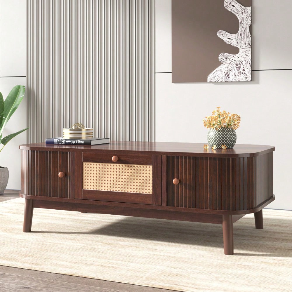 Couchtisch - Rattan-Kaffeetisch, Schubladen mit Rattan und Schiebetüren mit Massivholzlatten, Massivholzbeine, Natürlicher Landhausstil.
