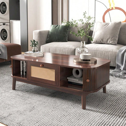 Couchtisch - Rattan-Kaffeetisch, Schubladen mit Rattan und Schiebetüren mit Massivholzlatten, Massivholzbeine, Natürlicher Landhausstil.