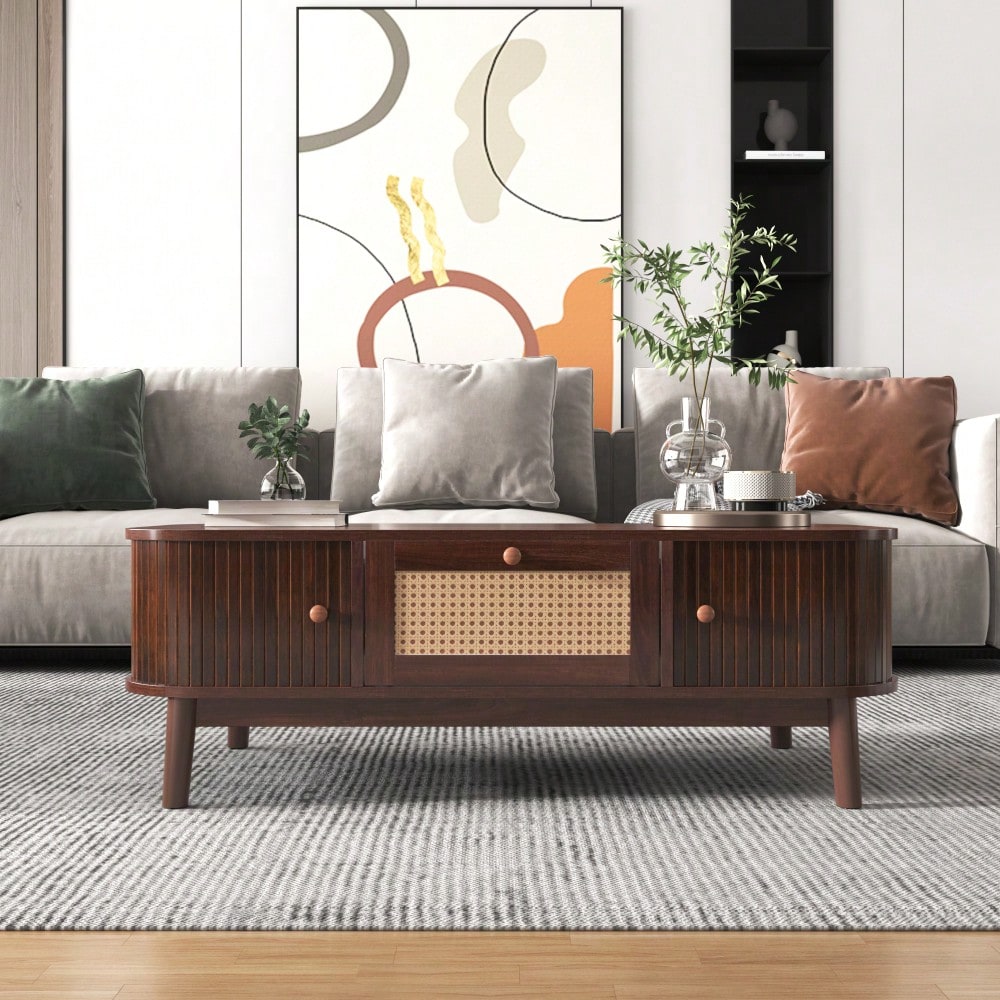 Couchtisch - Rattan-Kaffeetisch, Schubladen mit Rattan und Schiebetüren mit Massivholzlatten, Massivholzbeine, Natürlicher Landhausstil.