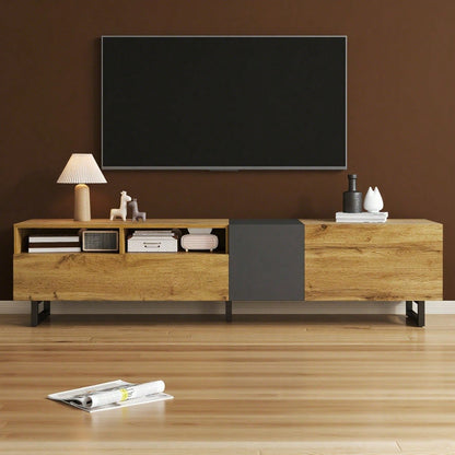 Colorblock-TV-Schrank, einfaches Kontrastfarbdesign, drei Türen und zwei Fächer, U-förmige Metallbeine, Retro-Holzmaserung