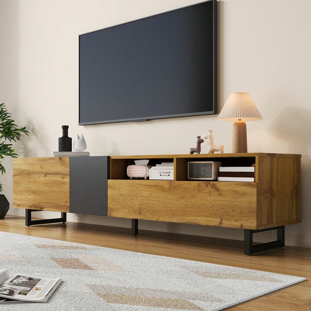Colorblock-TV-Schrank, einfaches Kontrastfarbdesign, drei Türen und zwei Fächer, U-förmige Metallbeine, Retro-Holzmaserung