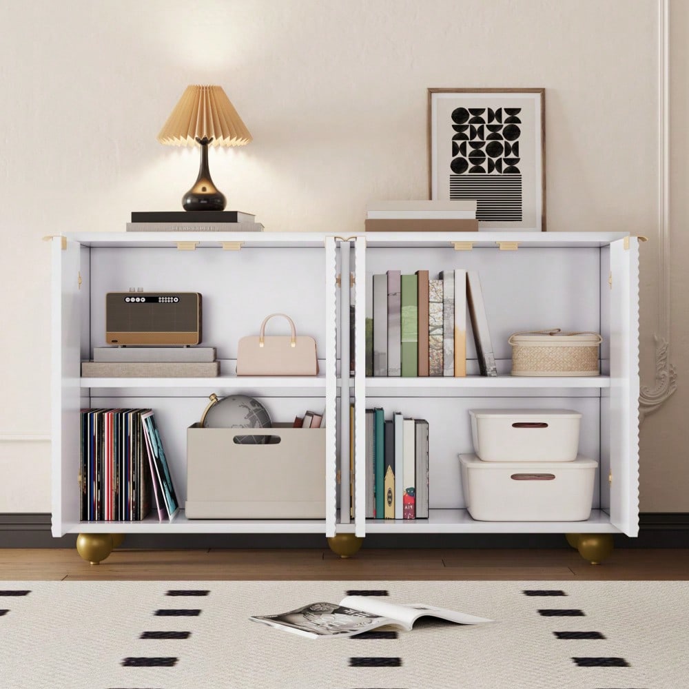 Sideboard mit vier geformten Türen, verstellbaren Innenböden, Metallgriffen und kugelförmigen Beinen