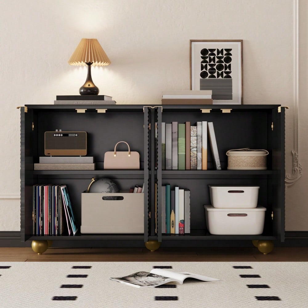 Sideboard mit vier geformten Türen, verstellbaren Innenböden, Metallgriffen und kugelförmigen Beinen