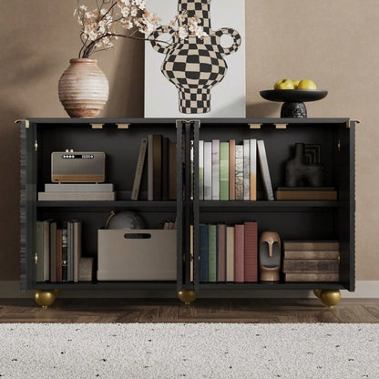 Sideboard mit vier geformten Türen, verstellbaren Innenböden, Metallgriffen und kugelförmigen Beinen