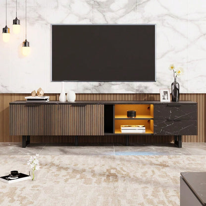 200cm TV-Schrank mit schwarzer Marmoroptik, dunklen Holzmasertüren, verstellbarer LED-Beleuchtung, zwei Türen und zwei Schubladen, geeignet für Staubsaugerroboter