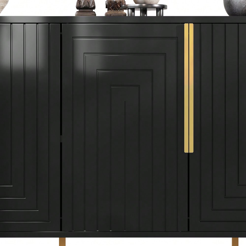 Das schwarze Sideboard (152 x 40 x 75 cm) verfügt über ein einzigartiges geometrisches Design und goldene Griffe und Füße für ein elegantes Gefühl