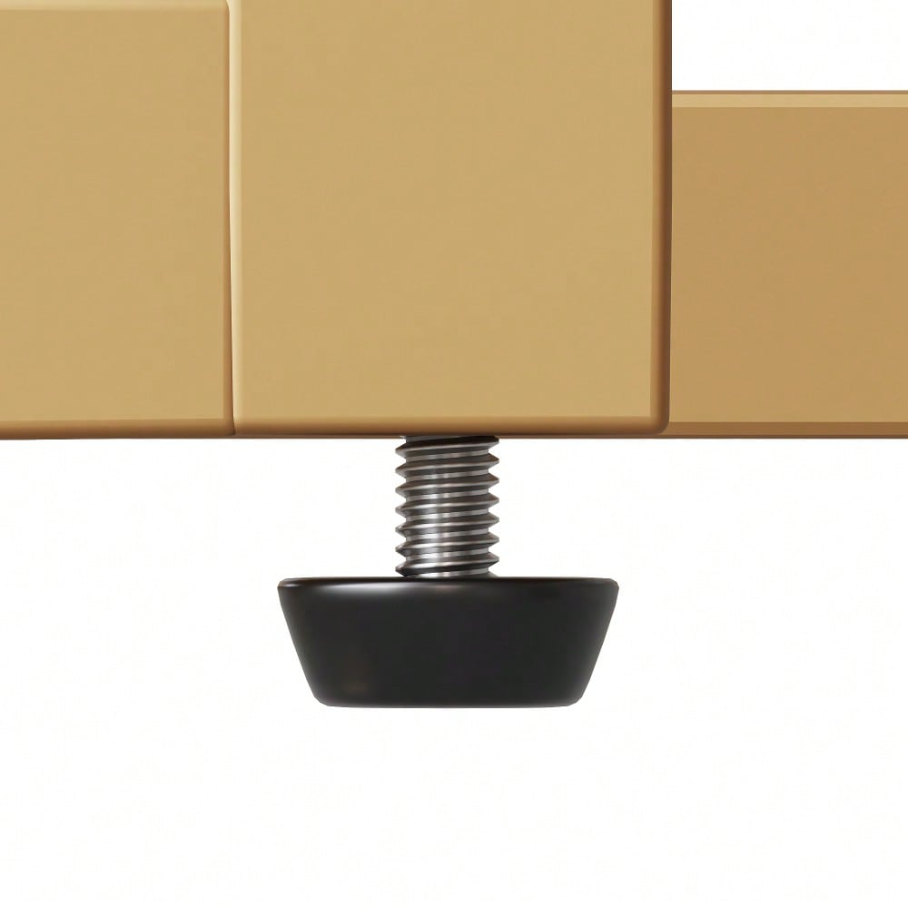 Das weiße Sideboard (152 x 40 x 75 cm) verfügt über ein einzigartiges geometrisches Design und goldene Griffe und Füße für ein elegantes Gefühl