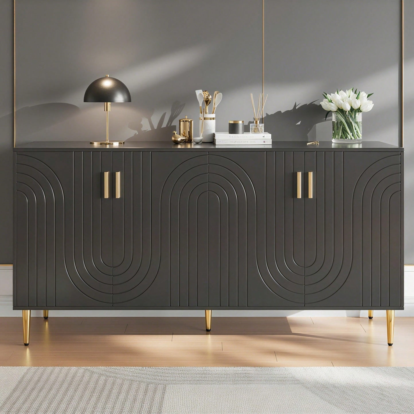 Schwarzes Sideboard (152 x 40 x 75 cm) mit einzigartigem Wellendesign und goldenen Griffen und Füßen, das einen eleganten Essbereich schafft(Previous sku:N620P17539192AAS)
