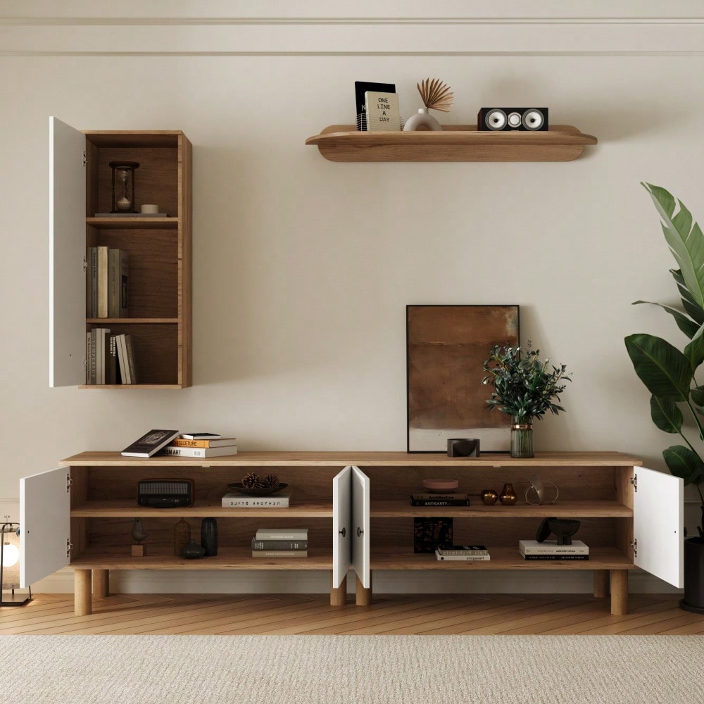 Wohnwand, 3-tlg ., best. aus: Highboard, Schränke, Wandboard. Weiße und hölzerne, geschnitzte Türpaneele.