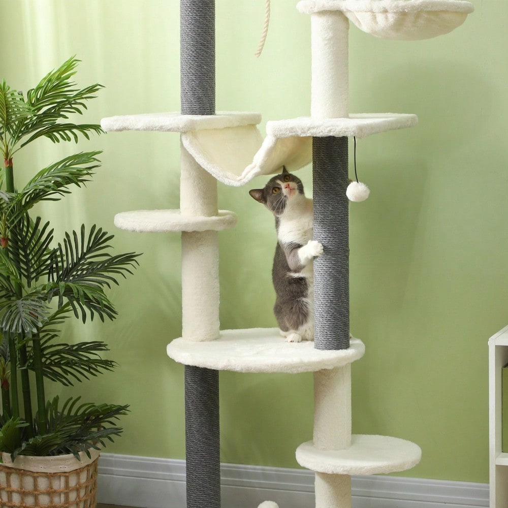 PawHut Kratzbaum Deckenhoch 225-255 cm Höhe, Höhenverstellbarer Katzenbaum mit 2 Hängematten, Kratzstämmen & Spielball, Mit Kippschutz für große Katzen, Weiß