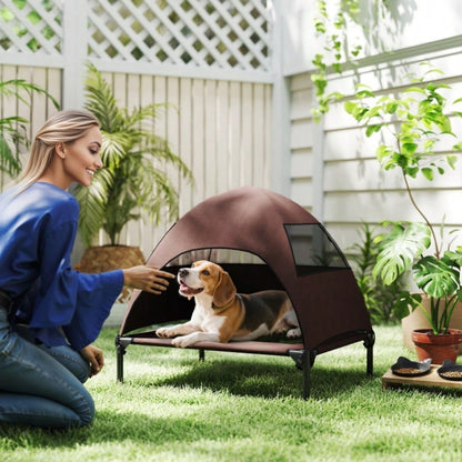 PawHut Hundebett Outdoor mit Dach, erhöhte Hundeliege für mittelgroße Hunde, wasserfest, 76x61x71 cm, kaffeebraun