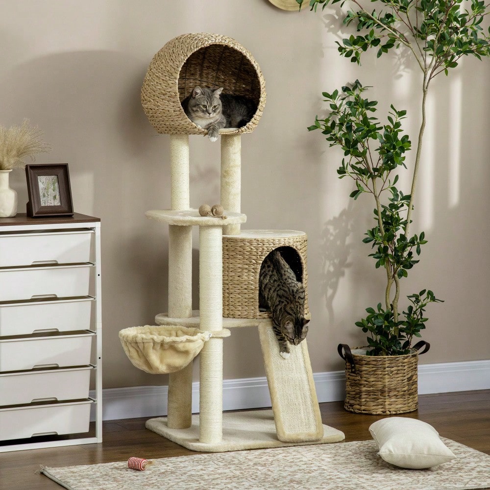 PawHut Kratzbaum mit Katzenhaus aus Rattan, mehrere Plattformen mit Hängematte & Rampe, Kippschutz & Plüschbezug, 60x60x150 cm, beige