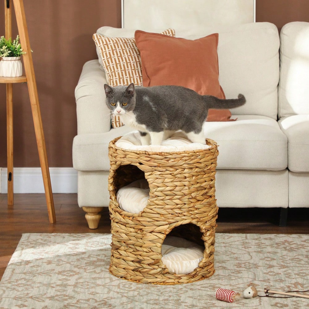 PawHut Kratztonne für Katzen aus Wasserhyazinthe mit Kissen & 2 Schlafhöhlen, Katzenturm mit Kratzfläche bis 3,5 kg, 50 cm, hellbraun