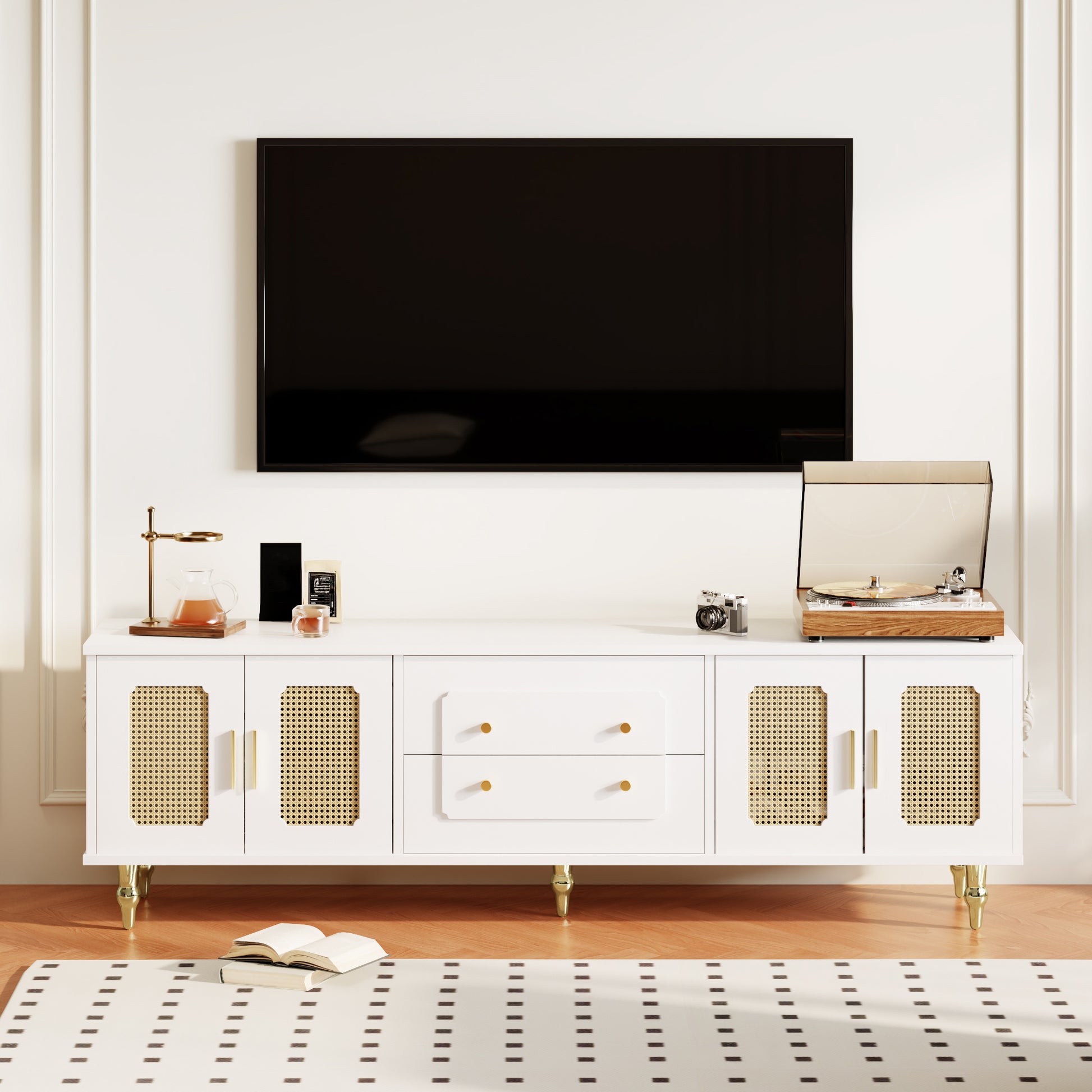 Gigab2b original image - Lowboard, TV-Möbel im Retro-Stil: goldene Griffe, viel Stauraum. Mit Rattantür und Metallbeinen