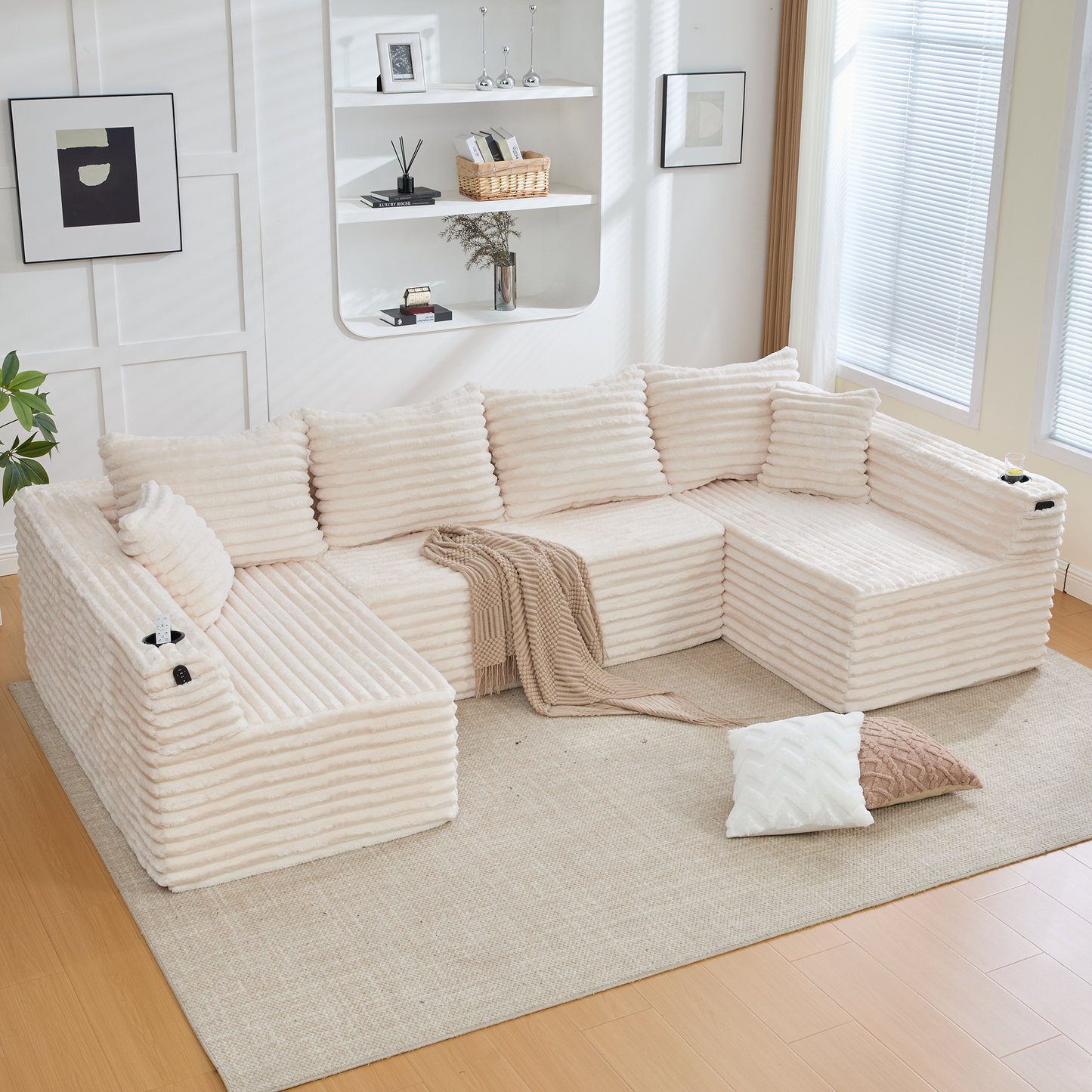 U-förmiges Cord-Sofa mit Getränkehaltern und Seitentaschen, Federkernpolsterung, 4 Rückenkissen und 2 Zierkissen. Ergonomisch geformt für angenehmes langes Sitzen – ideal für Wohnung und Wohnzimmer.