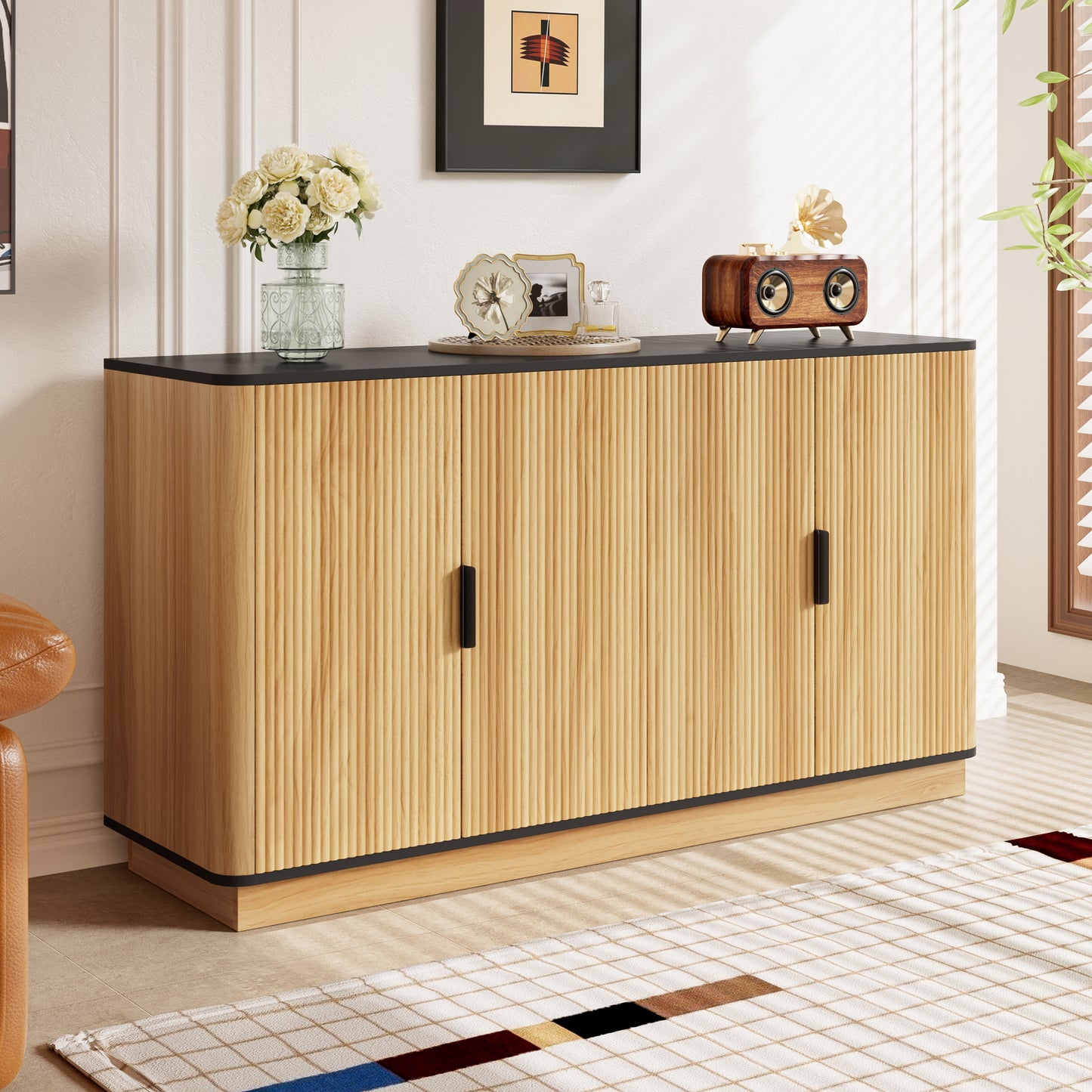 Sideboard 4-türig, vertikale Riffelung, Holzoptik, Schrank für Wohnzimmer, Flur, Esszimmer, Stauraum