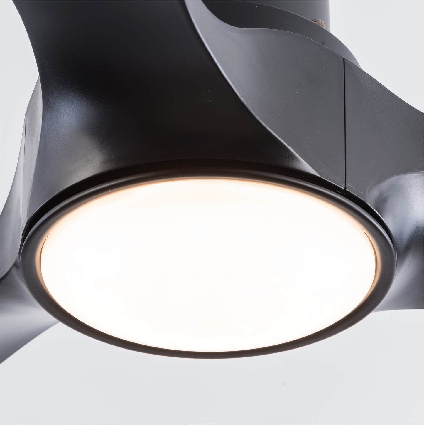 52-Zoll schwarzer Deckenventilator mit Licht und Fernbedienung, reversiblem DC-Motor, 3 Farbtemperaturen, moderner Deckenventilator mit Licht für Innen- und Außenbereich, geeignet für Schlafzimmer, Wo