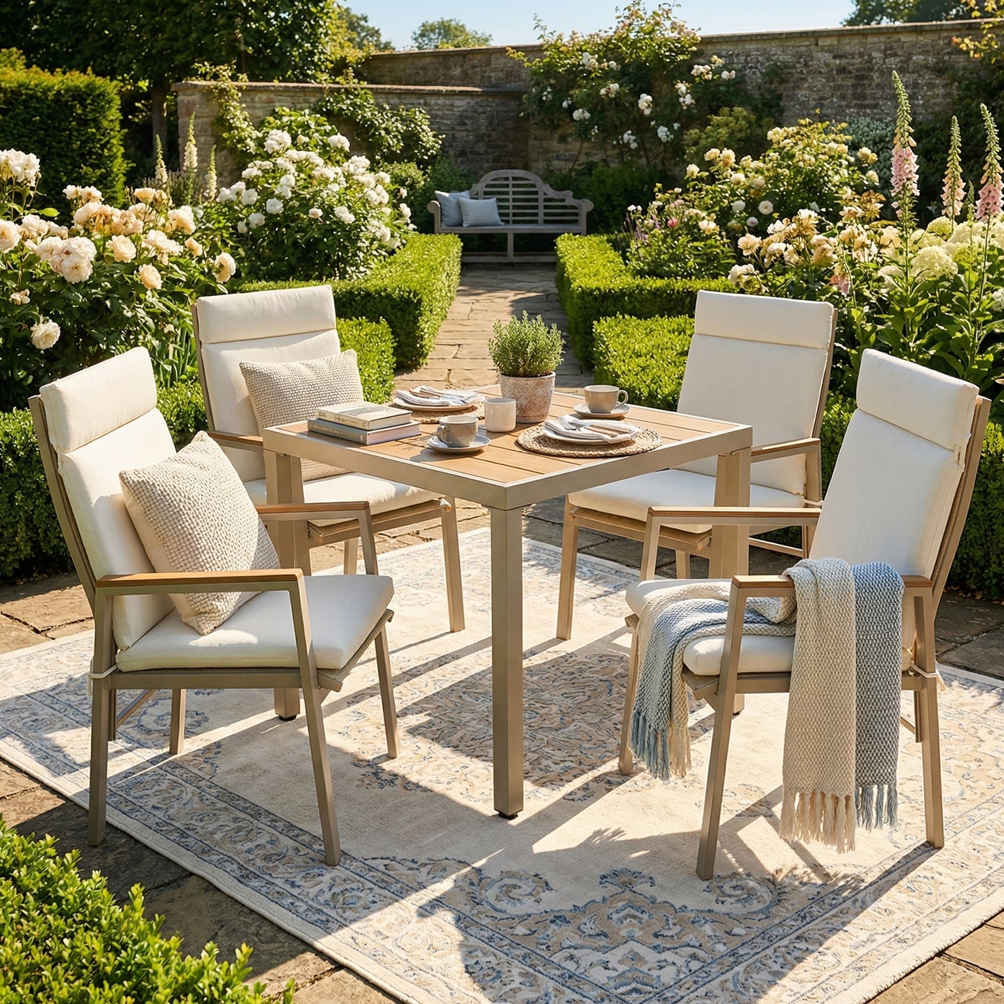 Gigab2b original image - Garten-Essgruppe,Gartenmöbel-Set,Geeignet für 4 Personen, bestehend aus 1 Tisch und 4 Stühlen, verzinktes Eisen, Tischplatte aus Kunststoffholz, Khaki + Beige