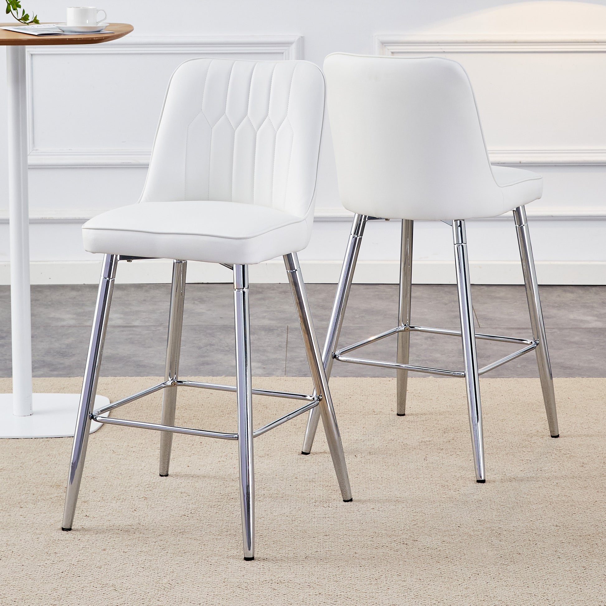 2er-Set Barhocker, 100 cm hoch, weißes PU-Leder mit silberfarbenem Metallgestell und bequemer Fußraste. In mehreren Farben erhältlich – die ideale Wahl für Ihre Hausbar.