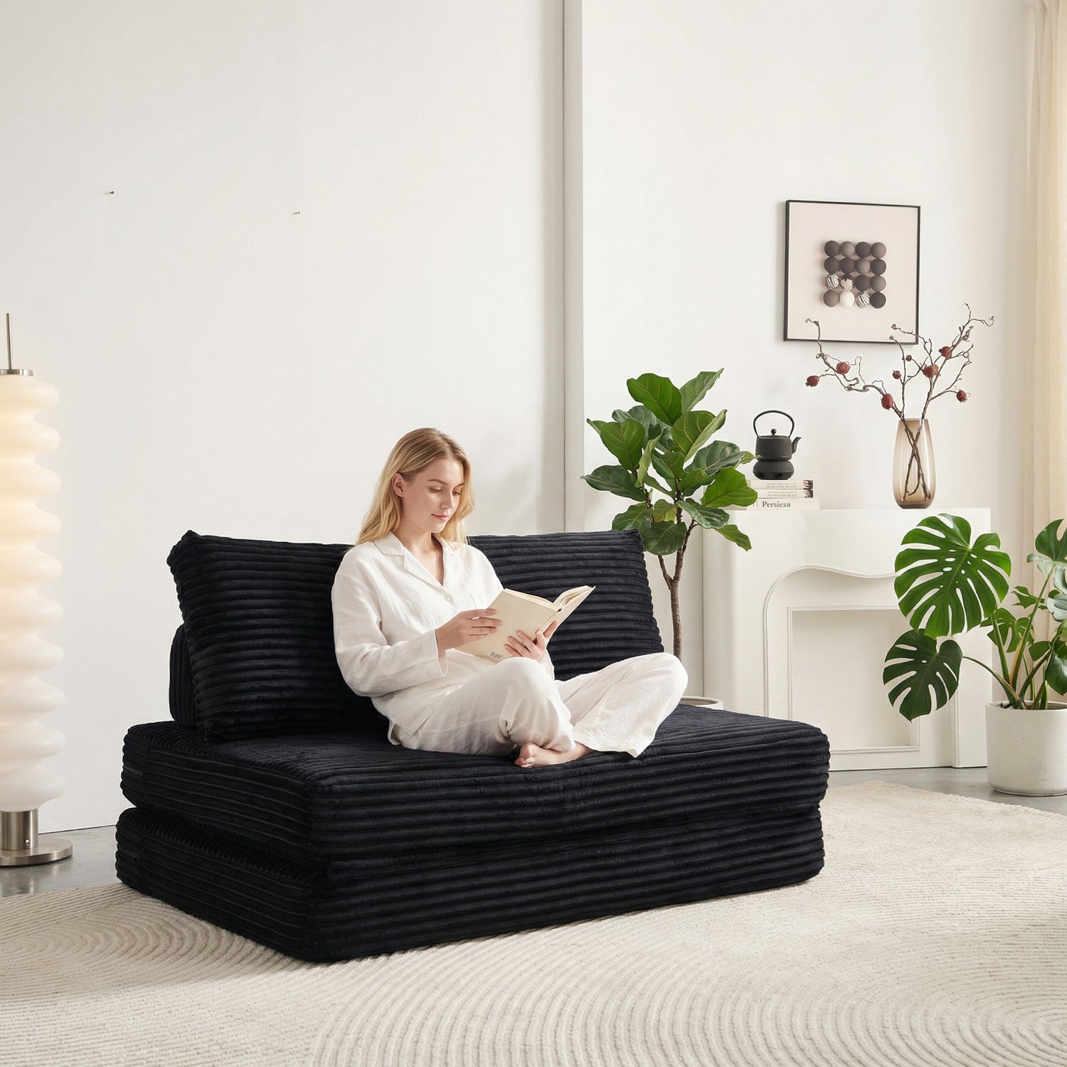 Dieser kompakte Doppelsofa-Bett besteht aus weichem Corduroy-Stoff und eignet sich ideal für den Wohnbereich sowie für einen Lesesaal.Keine zusätzliche Montage erforderlich.Die Farbe ist schwarz.