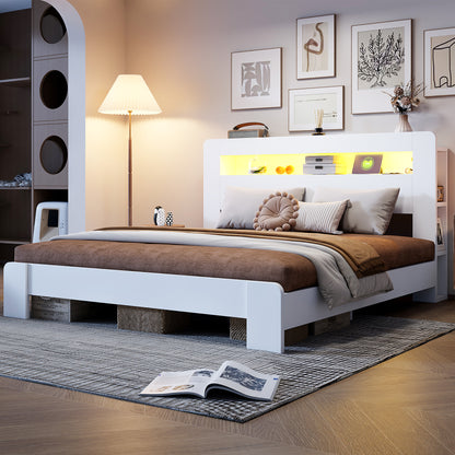 Bettgestell aus Holz mit Stauraum im Kopfteil, LED-Beleuchtung, integrierten Steckdosen, modernes Plattformbett in Weiß180 x 200 cm