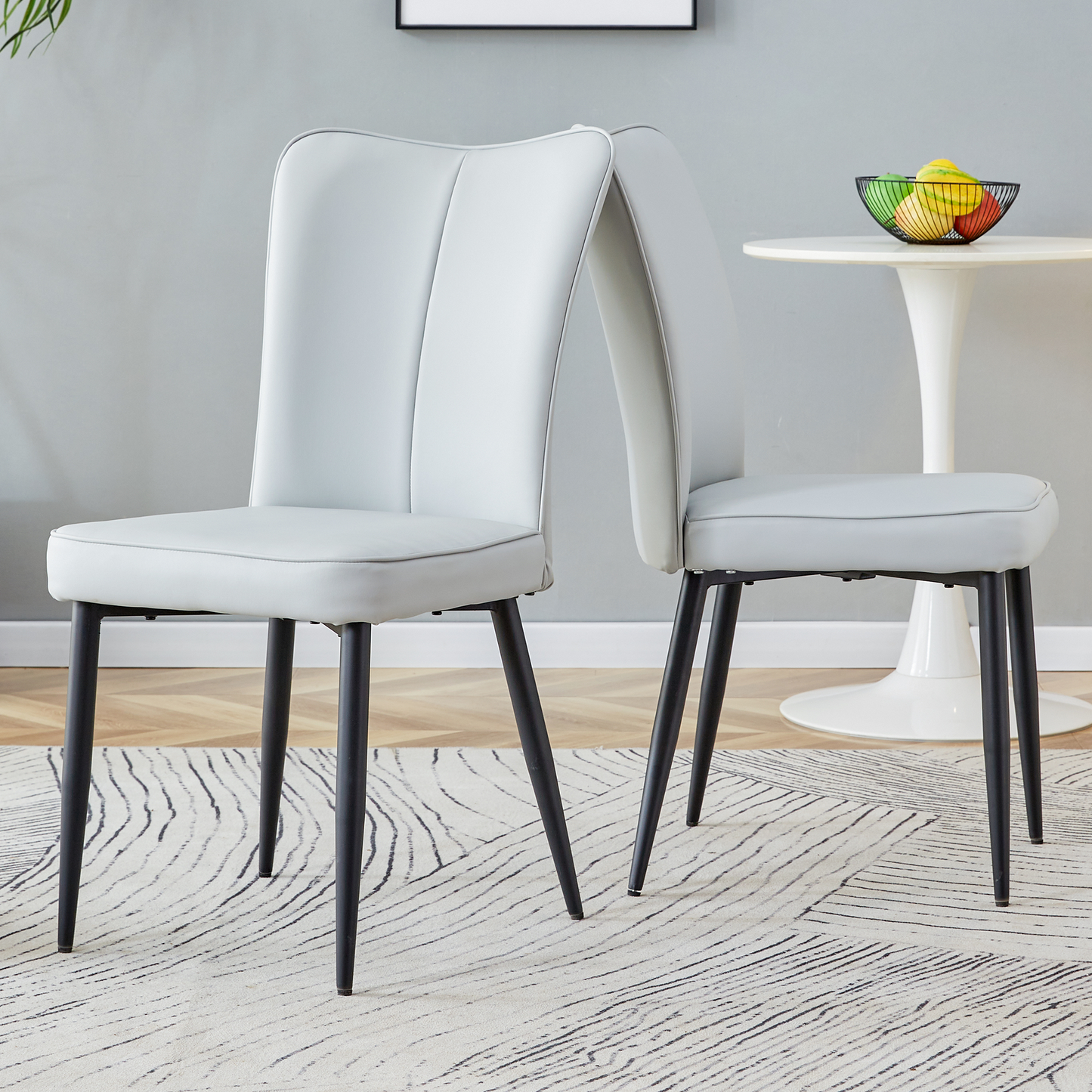 2 hellgrau designte moderne Esszimmerstühle, in mehreren Farben erhältlich, 89 cm hoch, hellgraues PU-Esszimmerstuhlsets, schwarze Metallbeine, geeignet für Büro, Restaurant usw.