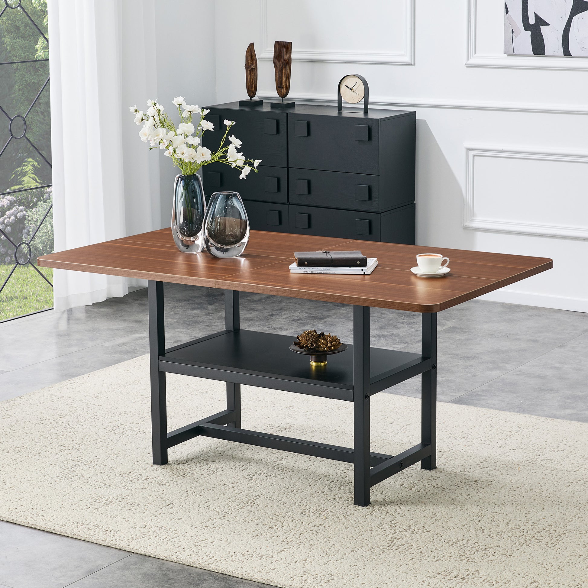 Gigab2b original image - Rechteckiger Esstisch im Industriedesign in Nussbaumfarbe, 160×90×76 cm, für 4–6 Personen, mit multifunktionalem Ablageregal und schwarzen Metallbeinen. Geeignet für Wohnzimmer, Küche und Essbereich.