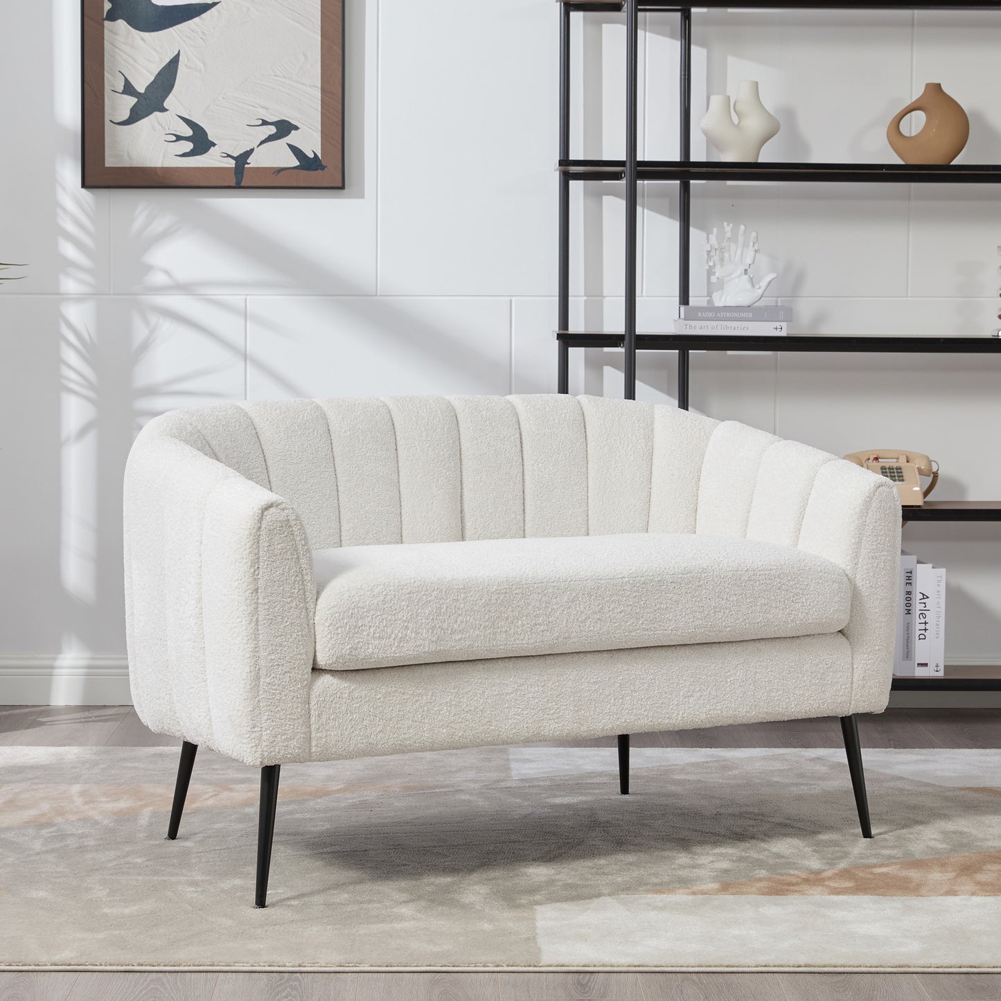 Chenille-Polster-Mini-Liegesofa (Akzentsofa), modernes Glanz-Zweisitzer-Sofa mit Metallbeinen & Rillenpolsterung, für Wohnzimmer, Schlafzimmer, Büro, kleine Räume, Ivory