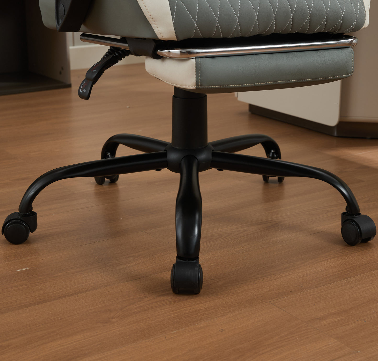Ergonomischer Gaming-Stuhl mit Lordosenstutze, Nackenstutze & Fußstutze Ermudungsfrei auch bei langem